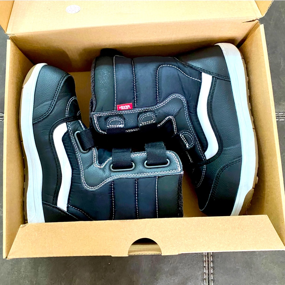 Vans snow boots boys 6 like NEW snow-cruiser